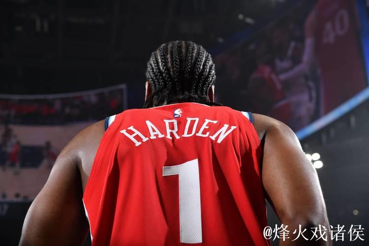 阿门全场13投5中，三分球失准仅得14分12板6助攻